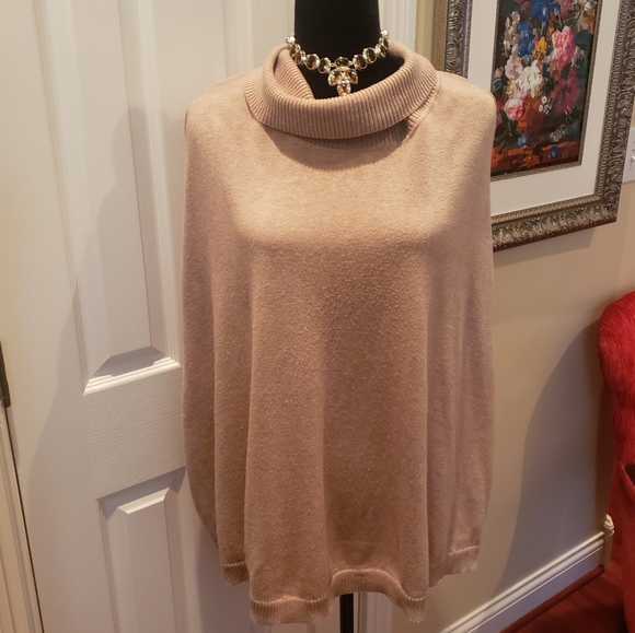 bebe Pullover Cape Oatmeal Tan